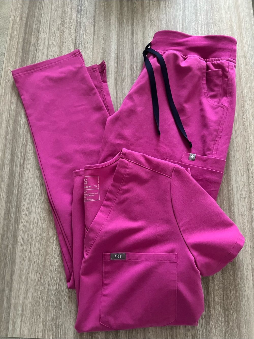 Figs Scrub Set in Electric Orchid